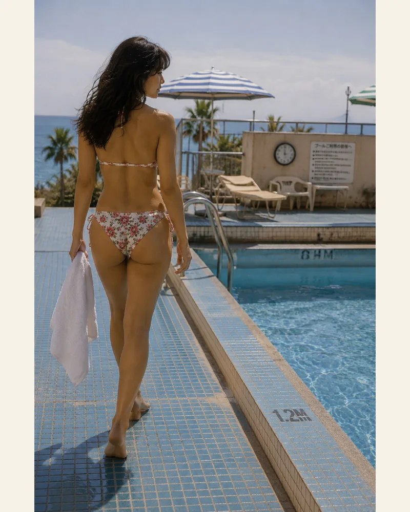Maika leaving Izu after three summer days in 1987