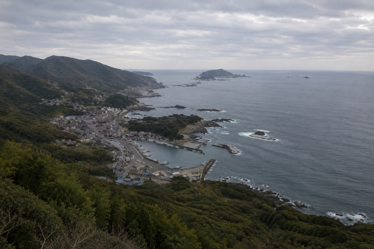 安乗の港と集落、その先の外海までを見渡す1992年の歴史再構成景観。